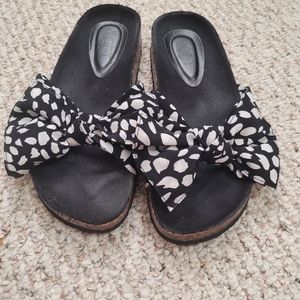 Womans Size 7 Black Loft Sandal